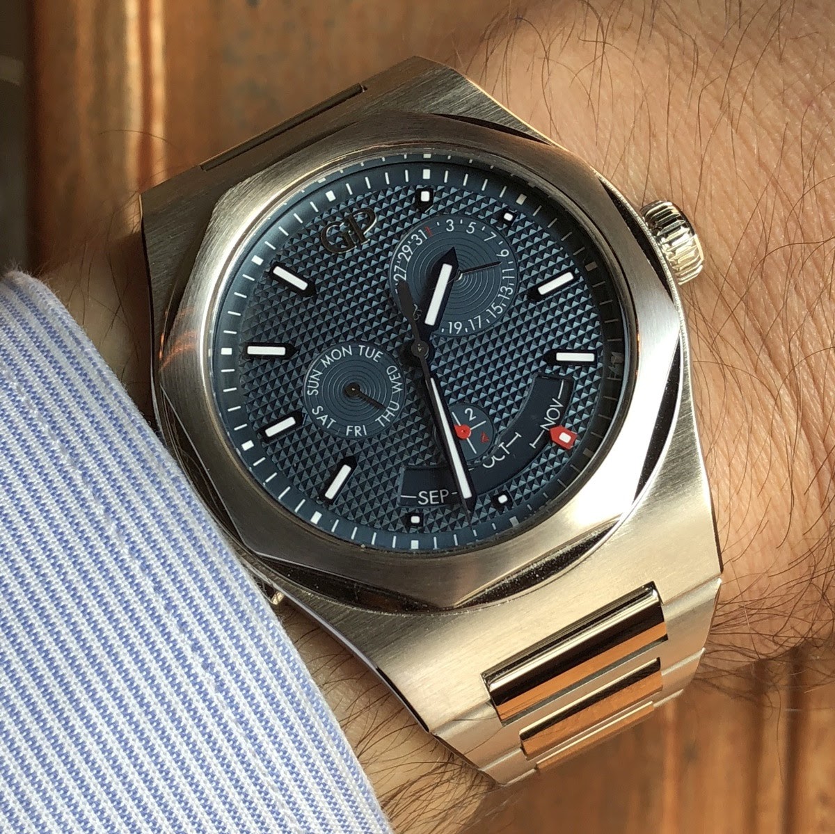 A Few Words About The Girard Perregaux Laureato Perpetual Calendar