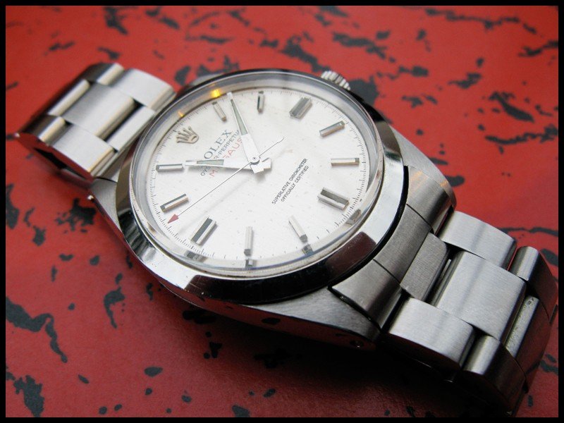 Milgauss VS Milgauss